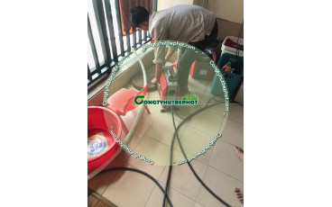 Thông cống nhà vệ sinh bằng máy lò xo